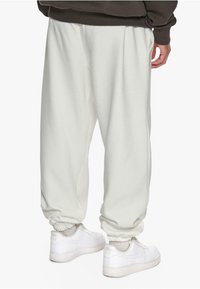 Dropsize HEAVY LOOSE FIT JOGGER - Joggebukse - cream white