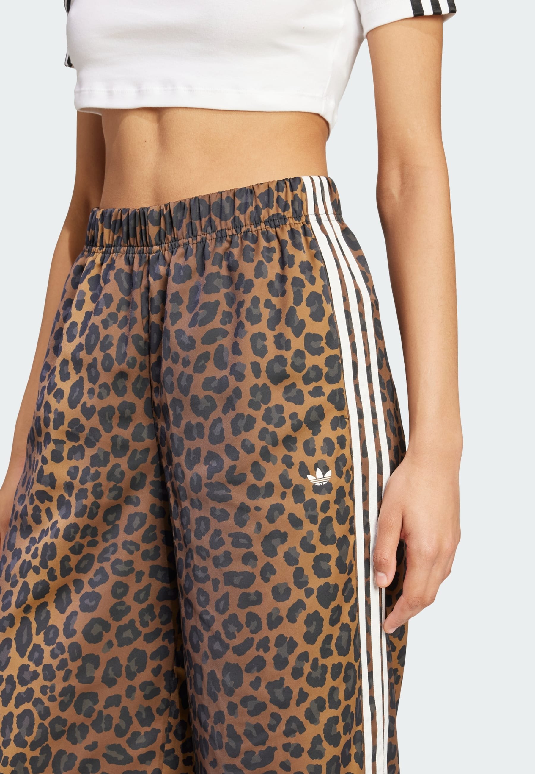 国内配送 adidas LEOPARD TRACK PANTS BRONZESTRATA Leopard Trends - Pants | adidas DE