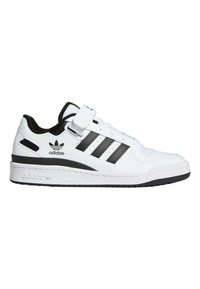 FORUM LOW - Sporta apavi - white/core black