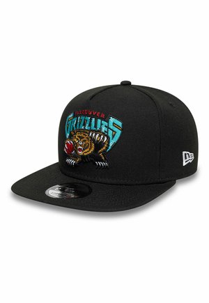 Cappellino snapback nero con logo dei Vancouver Grizzlies con un orso grizzly che tiene un pallone da basket rosso sul pannello frontale.