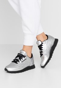Reebok Classic Baskets basses - silver-coloured