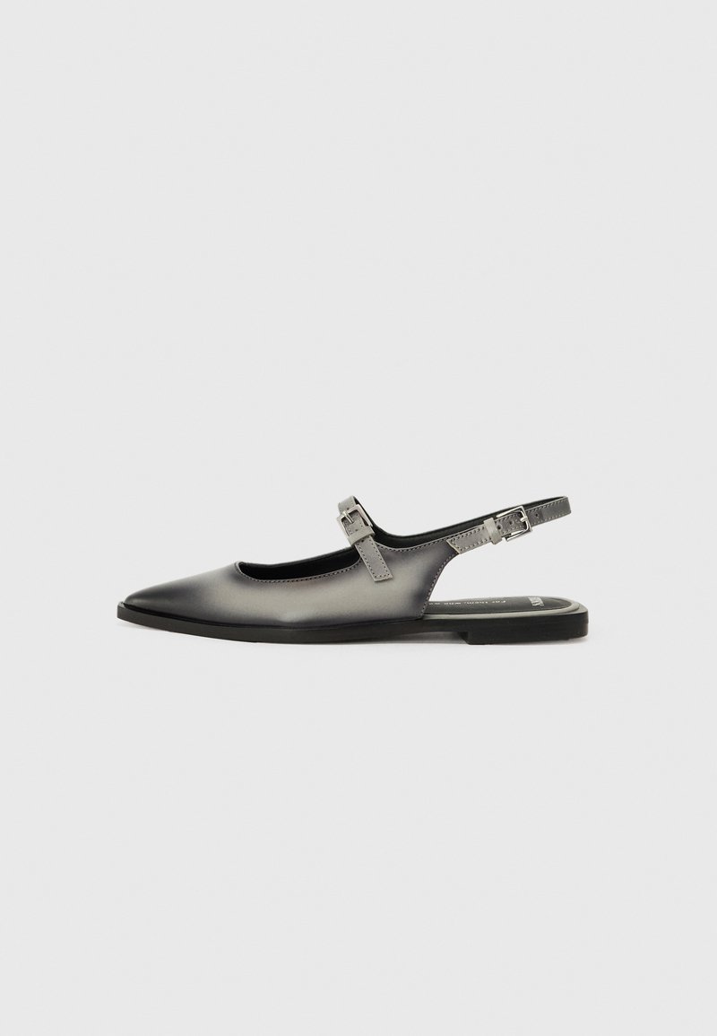 Slingback flat shoes in gradient gray leather with a pointed toe, adjustable strap, and a flat black sole.