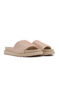 Instap sandalen met een gestructureerde roze geweven bovenkant, een beige plateauzool en een zachte afwerking, met een open teen ontwerp.