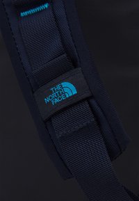 The North Face BASE CAMP VOYAGER DUFFEL 62L UNISEX - Saco de desporto - aviator navy/meridianblue