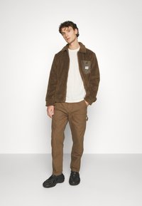 Lee UNISEX brązowy