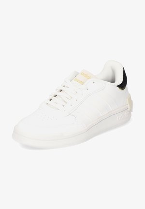 Vita lädersneakers med strukturerad yta, tre parallella ränder, guldfärgade detaljer och en svart mockaftheel. Dämpad krage och gummisula.