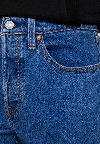 Levi's® 501® CROP - Calças de ganga de perna direita - jive stonewash