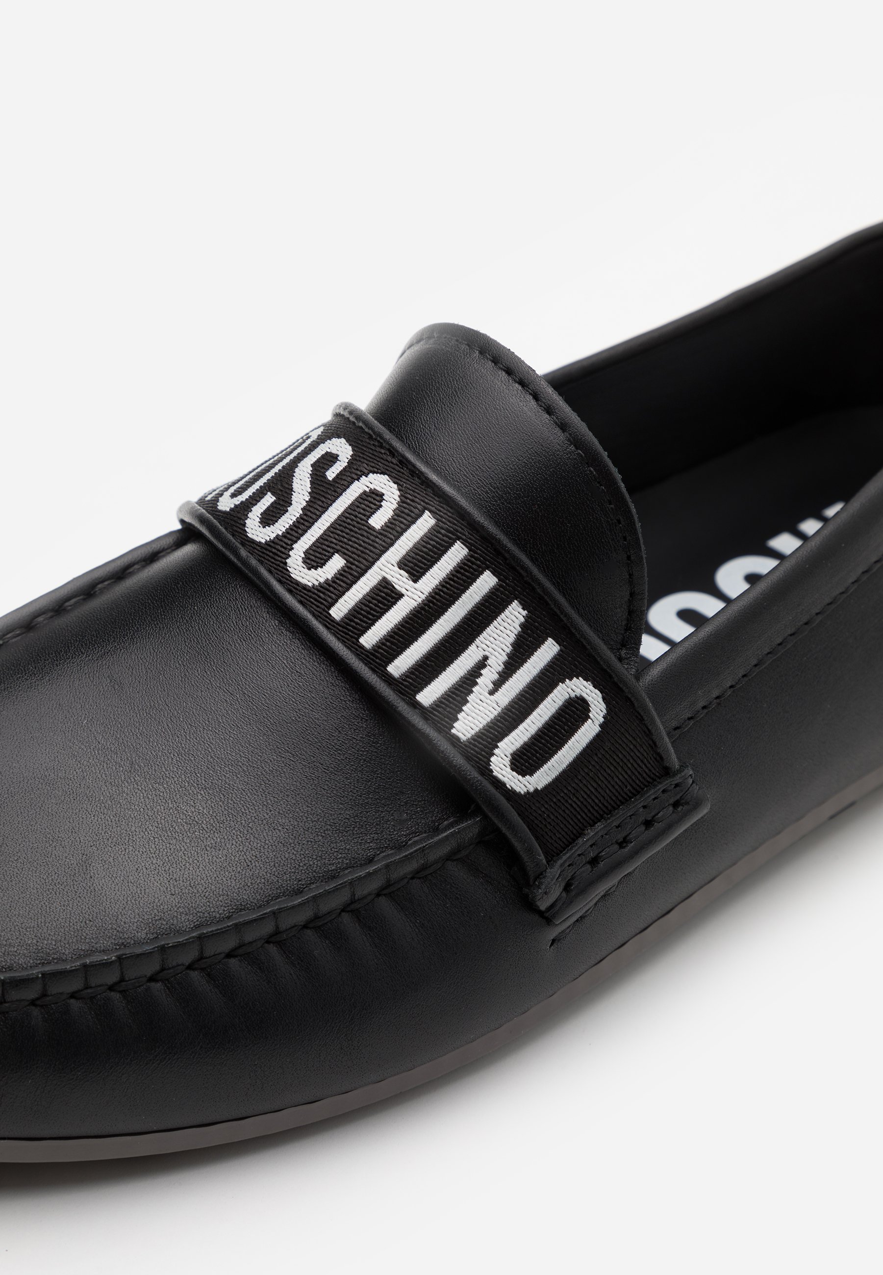 mocassin moschino