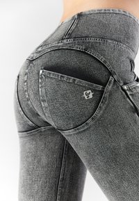 Freddy PUSH UP WR.UP® WIDE BOTTOM IN NAVETTA CON STRAPPI - Pantaloni - denim grigio