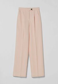Světle růžové široké kalhoty vyrobené z hladkého materiálu, s páskem na knoflíky, předními záhyby a dvěma bočními kapsami.