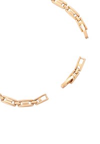 Collana in oro con maglie rettangolari allungate e chiusura sicura. La superficie liscia ha una finitura lucida che riflette la luce.