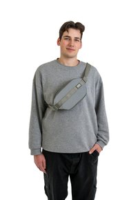 OAK25 CARRY ALL SLING - Marsupio - salbeigrün