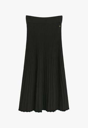 Schwarzer gerippter Strickrock mit hohem Bund, vertikalen Falten und einem gewellten Saum. Goldenes Logodetail am Bund.