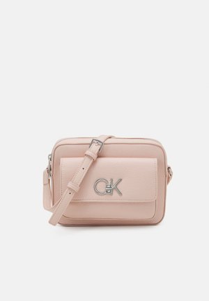 RE-LOCK CAMERA BAG WITH FLAP - Torba na ramię - spring rose