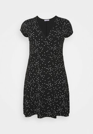 Schwarzes kurzes Kleid mit weißem quadratischem Punktmuster, V-Ausschnitt im Wickelstil und knielangem Saum.