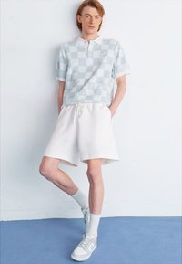 Nike Sportswear TECH FLEECE SHORT - Dresside alumine osa - sail