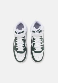 Nike Sportswear COURT BOROUGH MID 2 UNISEX - Visoki športni copati - white/vintage green