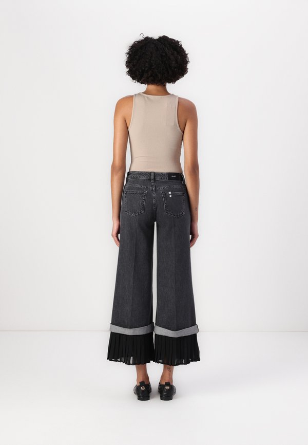 FLARE PLISSE PANT - Flared Jeans3