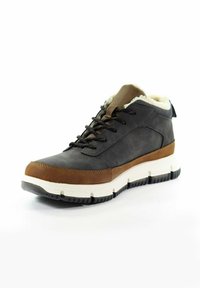 Wysokie sneakersy z ciemnoszarym i brązowym cholewką, białą podeszwą, czarnym bieżnikiem i beżową wyściółką z polaru, ustawione pod kątem, aby pokazać szczegóły przodu i boku.