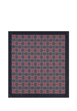 Jedwabny szalik z geometrycznym wzorem w kolorach czerwonym, czarnym i białym, obramowany jednolitym granatowym brzegiem. Gładka faktura i kwadratowy kształt.