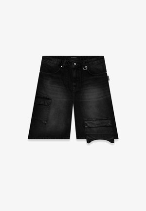 Sorte denimshorts med avslappet passform, to frontlommer og en sidelomme med lokk. Laget av robust stoff.