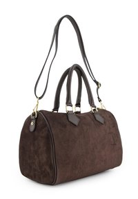 Brun ruskind taske med dobbelt håndtag og en aftagelig skulderrem. Udstyret med guldhardware og læderdetaljer, rund form og tekstureret overflade.
