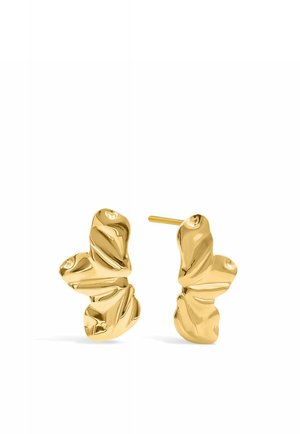 Orecchini a bottone in metallo color oro a forma di foglie astratte piegate con superfici lisce e strutturate.