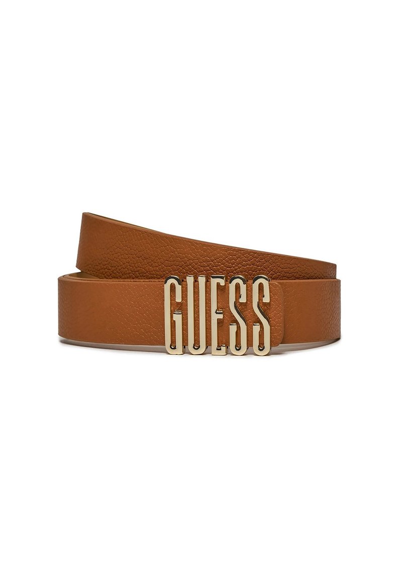 Cintura in pelle marrone testurizzata con un prominente logo "GUESS" in tono dorato come chiusura, con una finitura liscia e lunghezza regolabile.