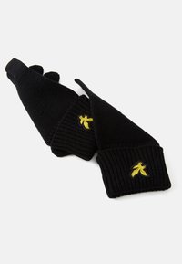 Svarte strikkede fingerl�øse hansker med ribbestrikkede mansjetter og en gul brodert fuglelogo på hver. Myk tekstur, praktisk design for varme.