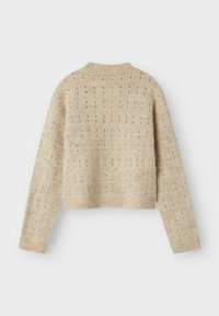 Cremfarbener Pullover mit cropped Design, der strukturierte horizontale Linien und kleine erhabene Punkte aufweist. Gerippte Bündchen und Saum.