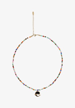 Multikleurige kralenketting met gouden accenten en een zwart-gouden walvisvormige hanger, vastgemaakt met een gouden kettinklus.