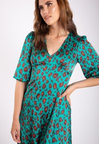 GINI LONDON V NECK - Day dress - green