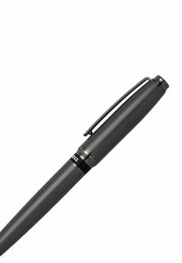 Szary długopis z teksturowanym uchwytem, smukły design, metalowy klips i czarna obręcz akcentowa. Posiada gładką obudowę i wypolerowane wykończenie.