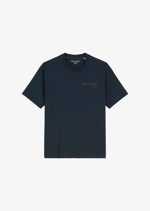 T-shirt en coton bleu marine avec un col rond. Présente des manches courtes et un texte doré subtil à l'avant. Texture douce, coupe standard.