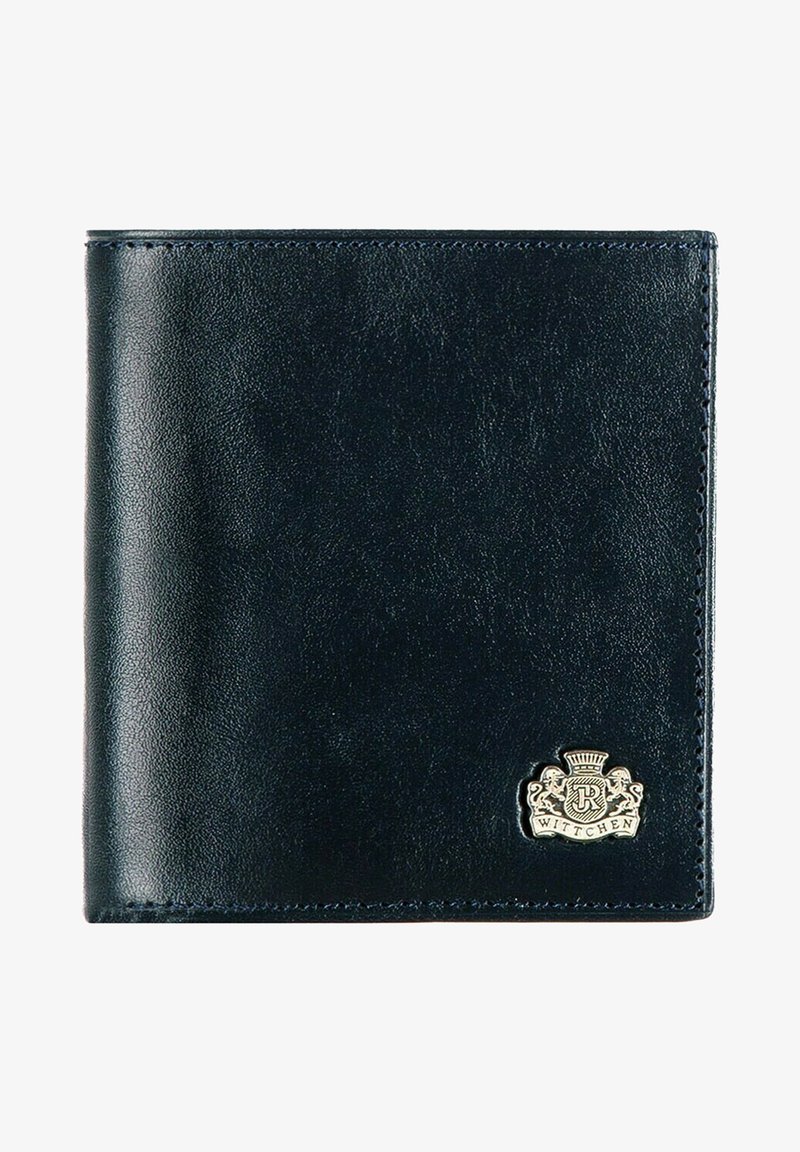 Schwarze Leder-Portemonnaie im Bifold-Design mit einem kleinen silbernen Emblem, das zwei Löwen und das Wort "Wittchen" in der unteren rechten Ecke auf der Vorderseite zeigt.