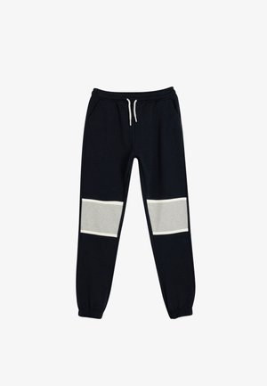 Pantaloni tuta blu navy con elastico in vita e coulisse, caratterizzati da pannelli grigi sulla parte inferiore delle gambe, tasche laterali e caviglie elastiche.