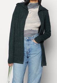 Vero Moda Strickjacke - dark green