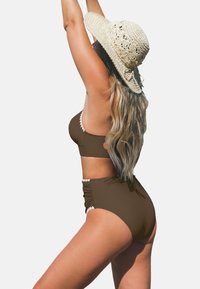 Cupshe SET WITH DARING CRISSCROSS DETAILS - Bikini - brown
