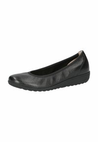 Ballerina nera in pelle testurizzata, con punta rotonda, suola in gomma bassa e design minimalista senza abbellimenti.