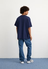 Carhartt WIP SCRIPT EMBROIDERY - Jednoduché tričko - air force blue/white