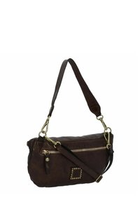 Bruine leren handtas met gouden hardware, een enkele schouderband, een ritsvak en studs aan één kant.