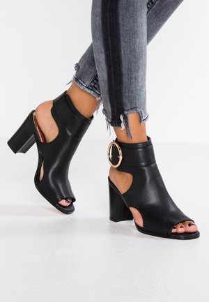 Højhælede sandaletter / Højhælede sandaler - black