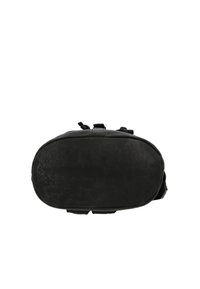 Bolso de cuero negro con una forma redondeada y estructurada. Cuenta con una textura lisa con un grano sutil, asas ajustables y una base plana.
