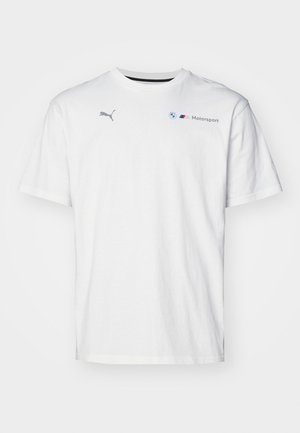 Balta kokvilnas T-kreklu īsām piedurknēm, ar pelēku Puma logo un BMW Motorsport tekstu pelēkā un zilā krāsā priekšpusē.