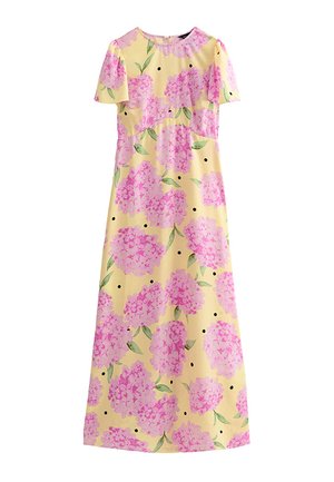 Vestido maxi amarillo de manga corta con estampado de hortensias rosas y hojas verdes, con cuello redondo y cintura ajustada.