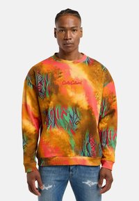 Multikleuren sweatshirt met abstracte patronen in oranje, geel, groen en roze, voorzien van een geribbelde kraag en manchetten. Het logo van "Cale Colucci" is zichtbaar.