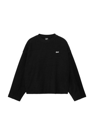 Czarna bluza z długim rękawem i okrągłym dekoltem, z małym białym logo "Swag" na górnej lewej piersi, prosty fason, luźne dopasowanie.