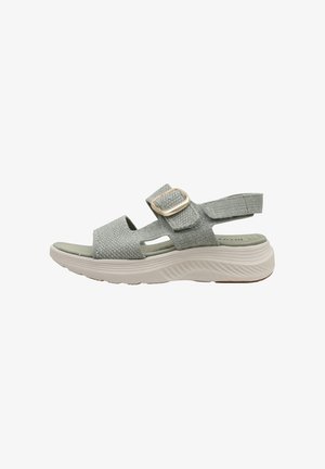 Sandalia gris claro con puntera abierta, tira ajustable, hebilla dorada y suela blanca gruesa y texturizada diseñada para la comodidad y uso informal.