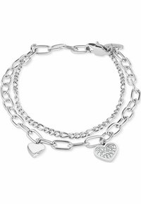 Bracciale in argento con più catene collegate, due ciondoli a forma di cuore: uno liscio e uno decorato con cristalli trasparenti.