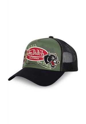 Casquette de trucker verte avec visière noire, ornée d'une étiquette de logo rouge, de graphismes animaliers et d'un dos en maille. Bride ajustable à l'arrière.